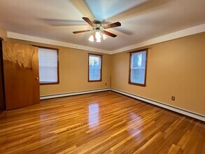 20 Pearl St, Unit 2 in Boston, MA - Foto de edificio - Building Photo