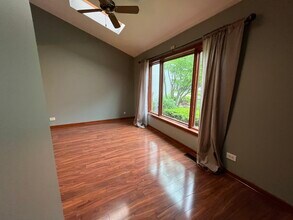 556 Beaconsfield Ave in Naperville, IL - Building Photo - Building Photo