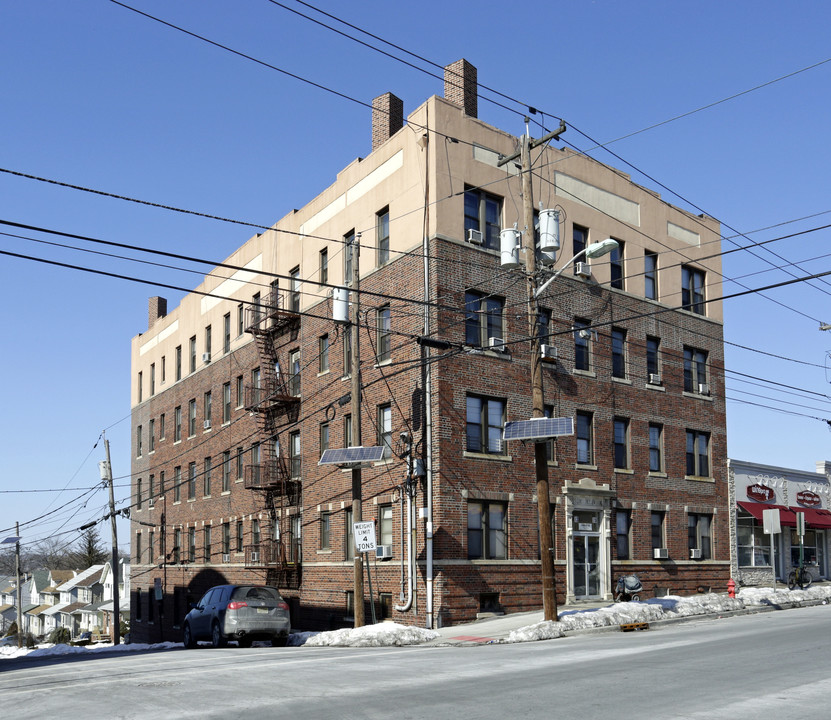 Ridge Apartments in Lyndhurst, NJ - Foto de edificio