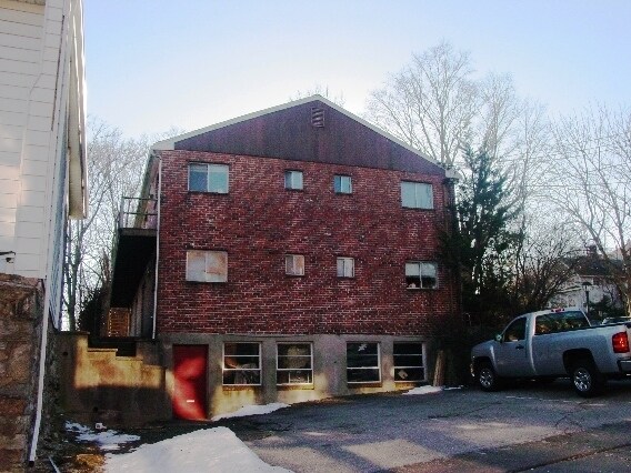 8 Cross St in Westport, CT - Foto de edificio