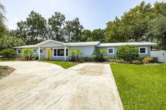 4200 W Beachway Dr in Tampa, FL - Building Photo - Building Photo