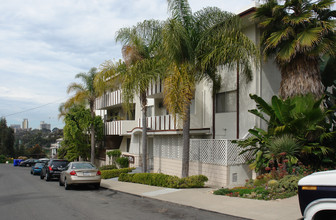 Canyon Villa in San Diego, CA - Building Photo - Building Photo