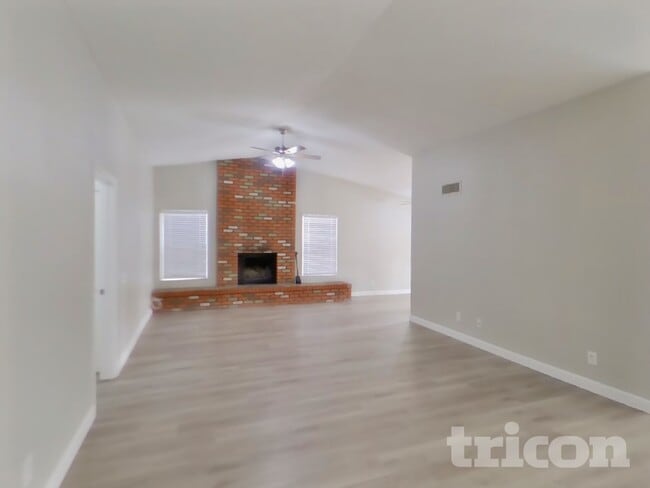 10221 W Turney Ave in Phoenix, AZ - Foto de edificio - Building Photo