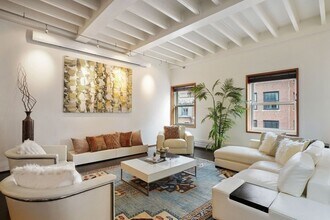 132 Commonwealth Ave in Boston, MA - Building Photo - Building Photo