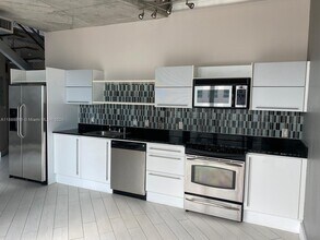 690 SW 1st Ct, Unit 2327 in Miami, FL - Building Photo - Building Photo