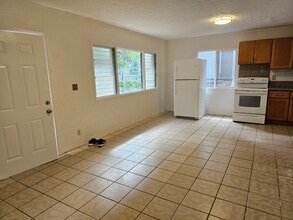 87-560-560 Manuaihue St in Waianae, HI - Building Photo - Building Photo