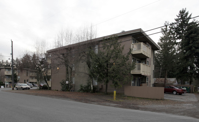 Corner Lake Apartments in Seattle, WA - Building Photo - Building Photo