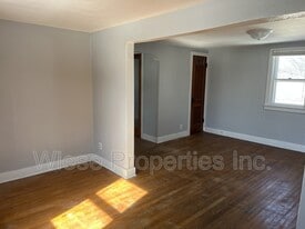 2013 S Spring St in Springfield, IL - Building Photo