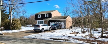 34 Old East Neck Rd in Melville, NY - Building Photo - Building Photo