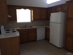 1702 Orlando St in Edinburg, TX - Building Photo - Building Photo