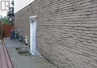 18 Pickard Ln in Brampton, ON - Building Photo - Building Photo