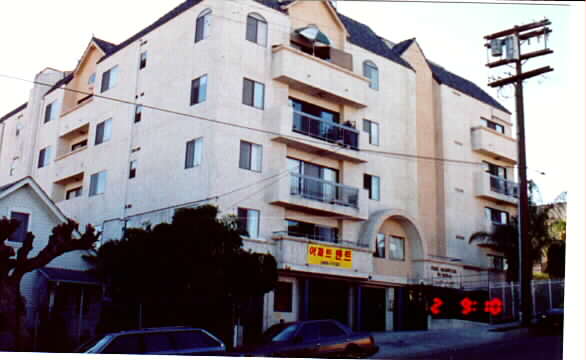 Park Mariposa Apartments in Los Angeles, CA - Building Photo - Building Photo