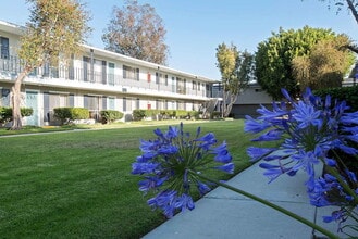 Valley Park in Fountain Valley, CA - Foto de edificio - Building Photo