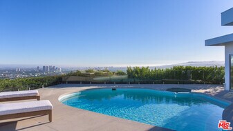 1542 Blue Jay Way in Los Angeles, CA - Building Photo