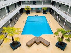 Miramar Apartments in Tacoma, WA - Building Photo