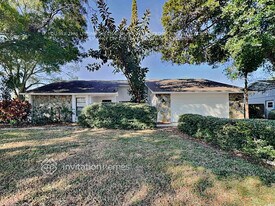 494 Still Meadows Cir W in Palm Harbor, FL - Building Photo