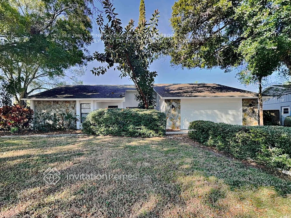 494 Still Meadows Cir W in Palm Harbor, FL - Foto de edificio