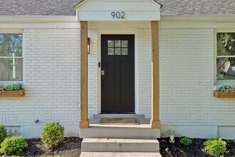 902 Broadmoor Dr in Nashville, TN - Foto de edificio - Building Photo