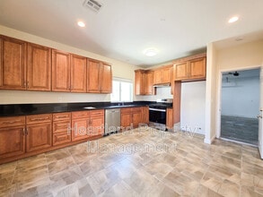 690 N Grape St in Escondido, CA - Building Photo - Building Photo