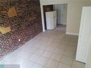 1200 NE 110th St-Unit -3 in Miami, FL - Building Photo - Building Photo