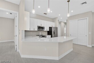 286 Indies Dr E in Naples, FL - Building Photo - Building Photo