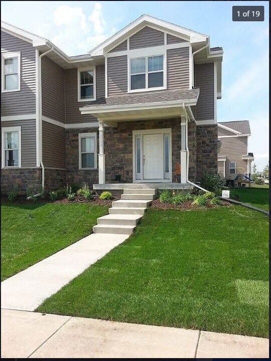 2780 Blue Aster Blvd in Sun Prairie, WI - Foto de edificio