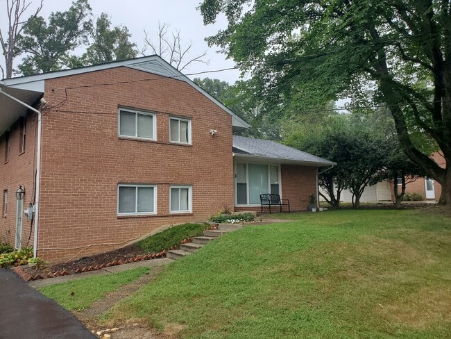7010 Leesville Blvd in Springfield, VA - Building Photo - Building Photo