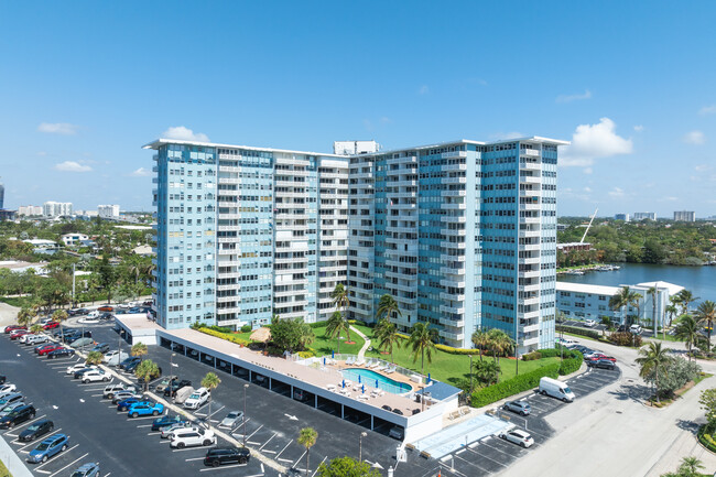 Breakwater Towers in Fort Lauderdale, FL - Building Photo - Building Photo