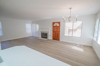 22707 Copper Hill Dr in Santa Clarita, CA - Building Photo - Building Photo