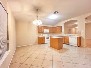 222 Mossy Rock Dr in Hutto, TX - Building Photo - Building Photo