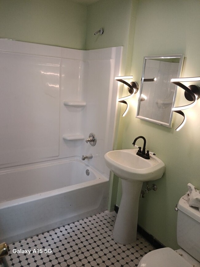 property at 408-410-410 S Madison St