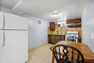 7820 S Sawyer Ave in Chicago, IL - Building Photo