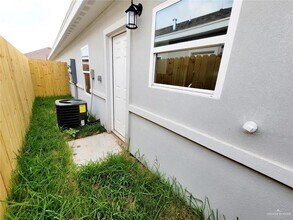 15 Davenport St in Weslaco, TX - Building Photo - Building Photo