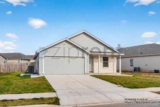 809 Riviera Ct in Seguin, TX - Building Photo - Building Photo
