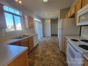 5831 Waverly Lynn Ln in Charlotte, NC - Foto de edificio - Building Photo