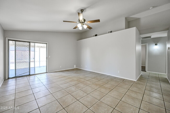 1060 W Mesquite Ave in Apache Junction, AZ - Building Photo - Building Photo