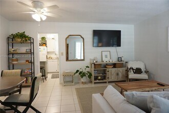 960 Benevento Ave in Coral Gables, FL - Foto de edificio - Building Photo