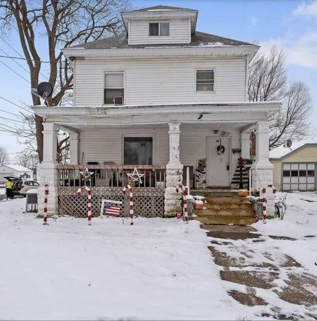 property at 314 W 5th St S