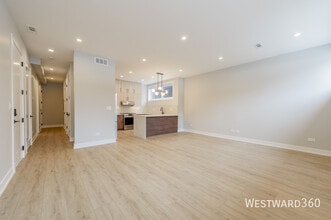 2351 W Flournoy St in Chicago, IL - Building Photo - Building Photo