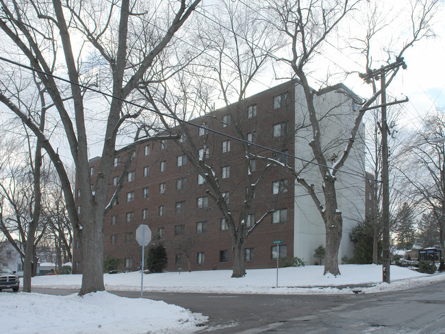 Holyrood House Apartments in Schenectady, NY - Building Photo - Building Photo