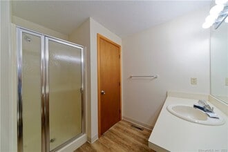 107 Ivy Ln in South Windsor, CT - Building Photo - Building Photo