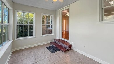 2206 White Oak Dr in Valdosta, GA - Building Photo - Building Photo