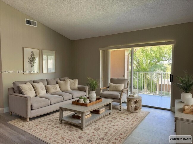 10420 SW 158th Ct in Miami, FL - Foto de edificio - Building Photo