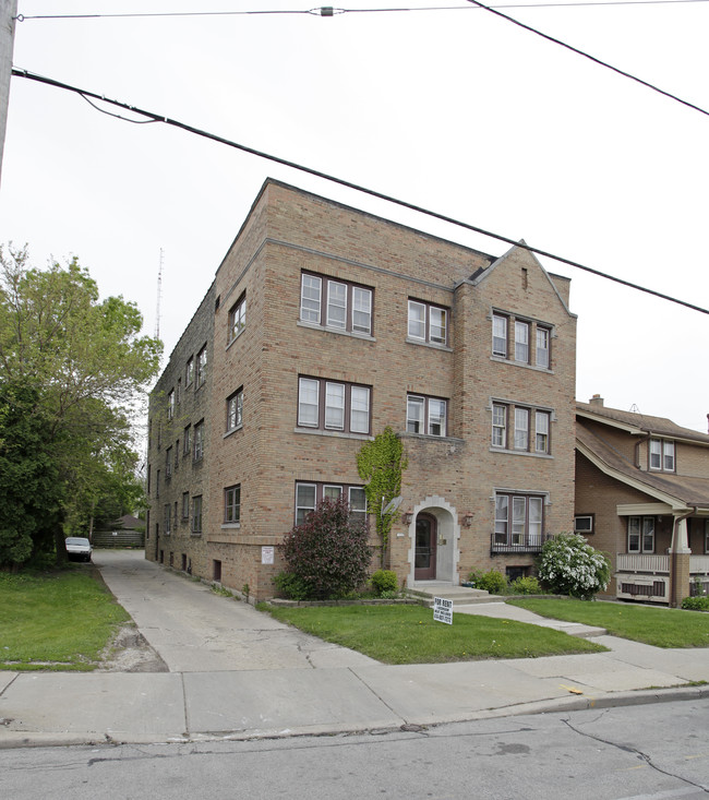 5323 W Vliet St in Milwaukee, WI - Foto de edificio - Building Photo