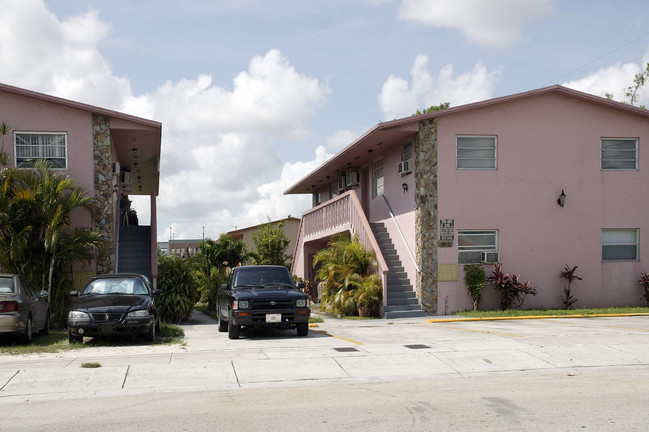 10932 SW 6th St in Miami, FL - Foto de edificio - Building Photo