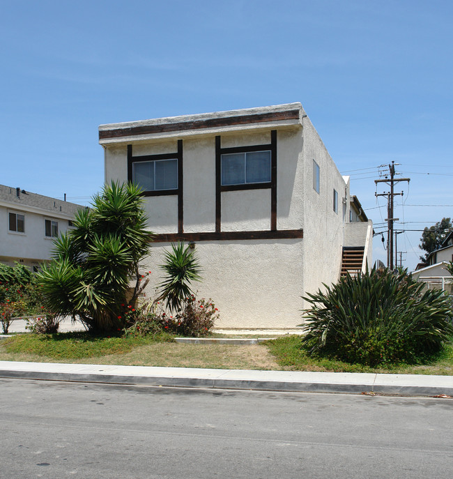 7851 Glencoe Ave in Huntington Beach, CA - Building Photo - Building Photo