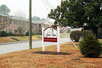 Julia Ann Townhomes in Williamsburg, VA - Foto de edificio - Building Photo