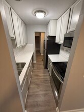 744 W Gordon Ter, Unit 201 in Chicago, IL - Building Photo - Building Photo