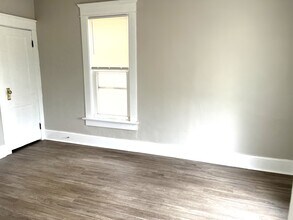 820 Wayne St, Unit 2 in Erie, PA - Foto de edificio - Building Photo