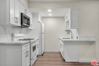 945 Hilldale Ave in West Hollywood, CA - Building Photo - Building Photo